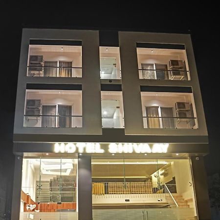 Treebo Shivaay Hotel Indaur Kültér fotó