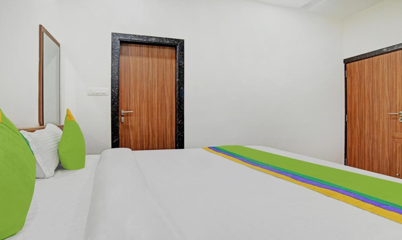 Treebo Shivaay Hotel Indaur Kültér fotó