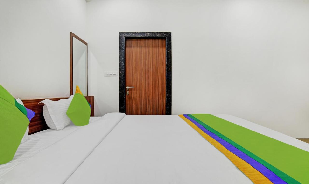Treebo Shivaay Hotel Indaur Kültér fotó