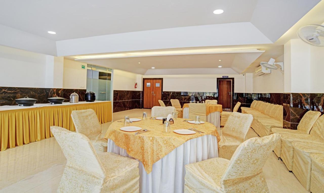 Treebo Shivaay Hotel Indaur Kültér fotó