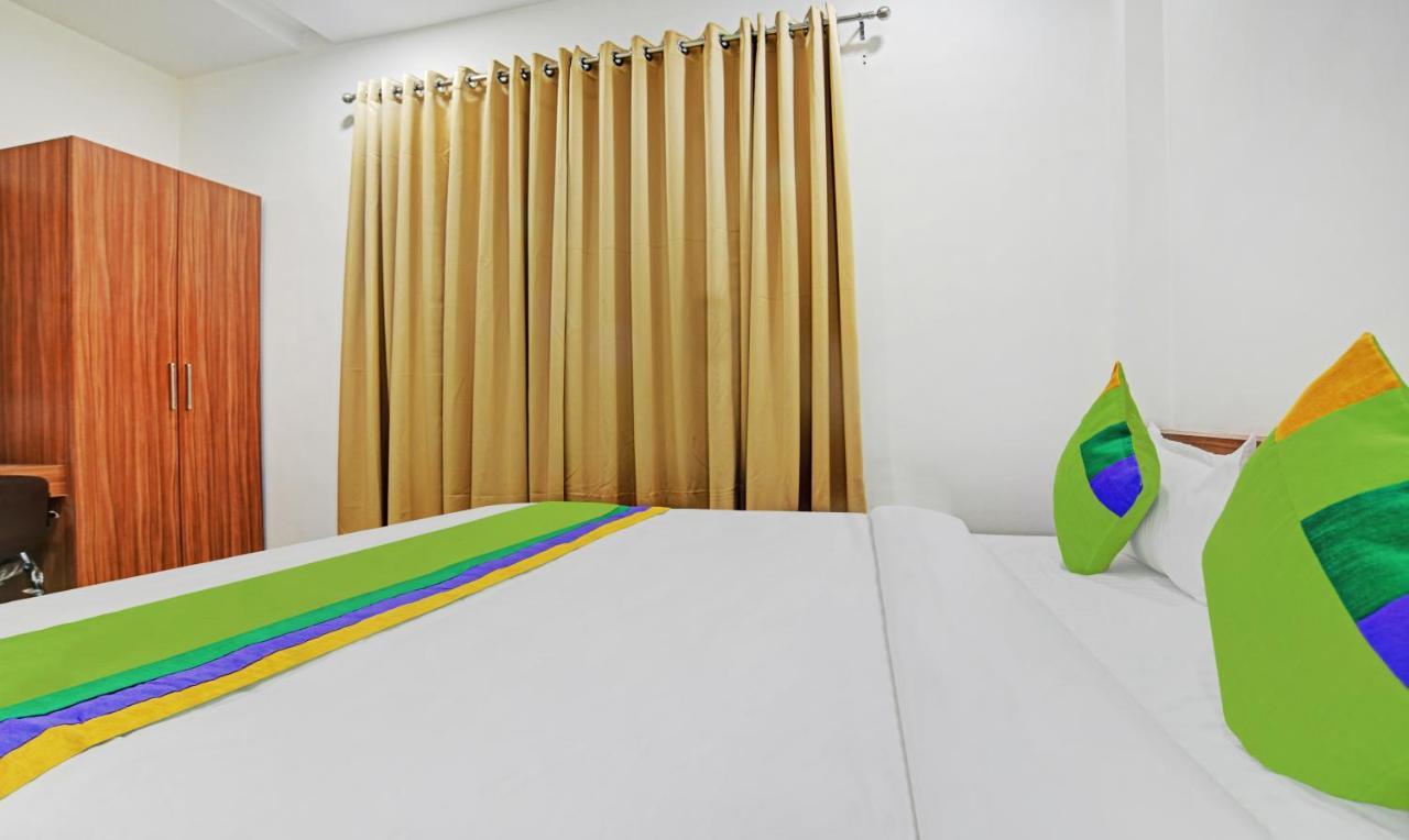 Treebo Shivaay Hotel Indaur Kültér fotó