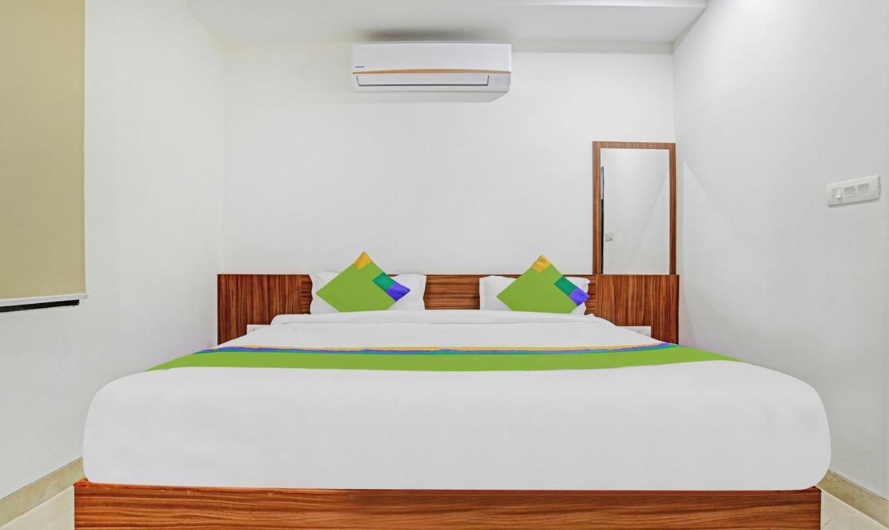 Treebo Shivaay Hotel Indaur Kültér fotó