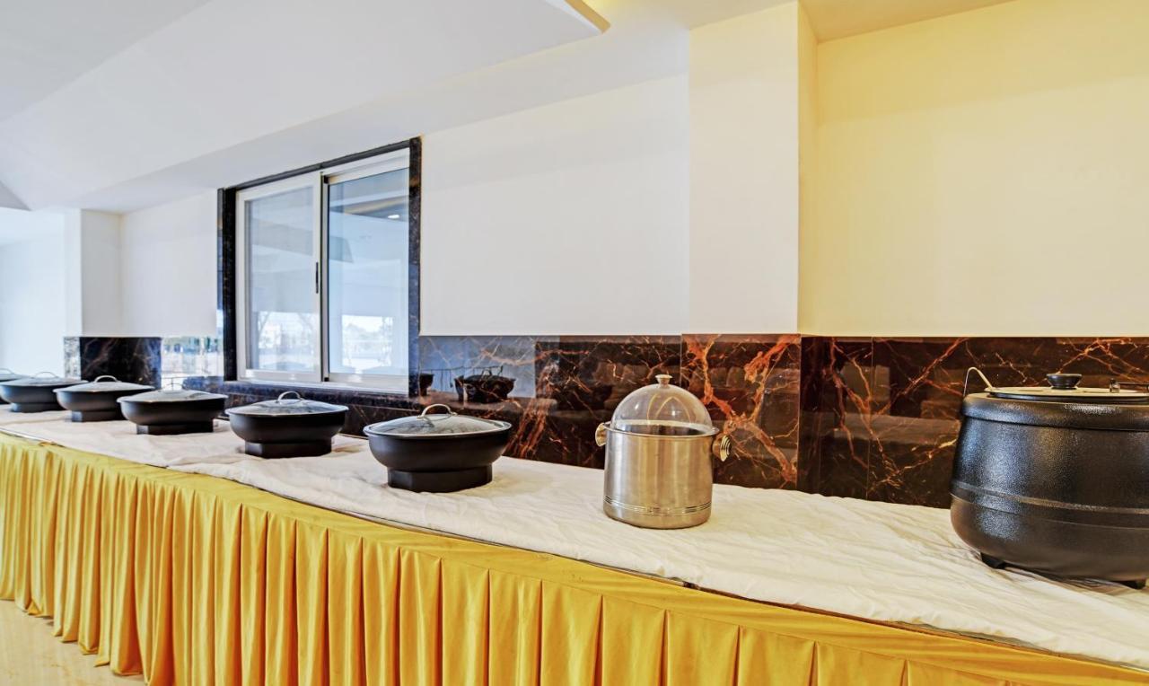 Treebo Shivaay Hotel Indaur Kültér fotó