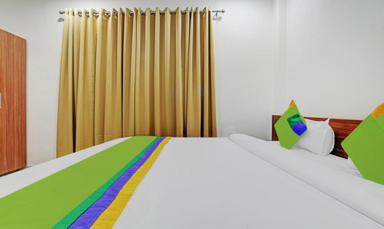 Treebo Shivaay Hotel Indaur Kültér fotó