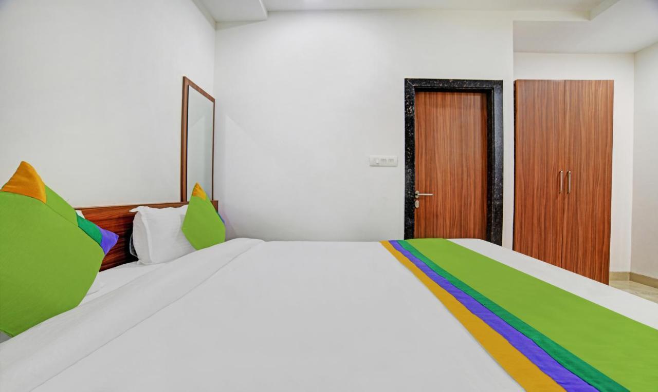 Treebo Shivaay Hotel Indaur Kültér fotó