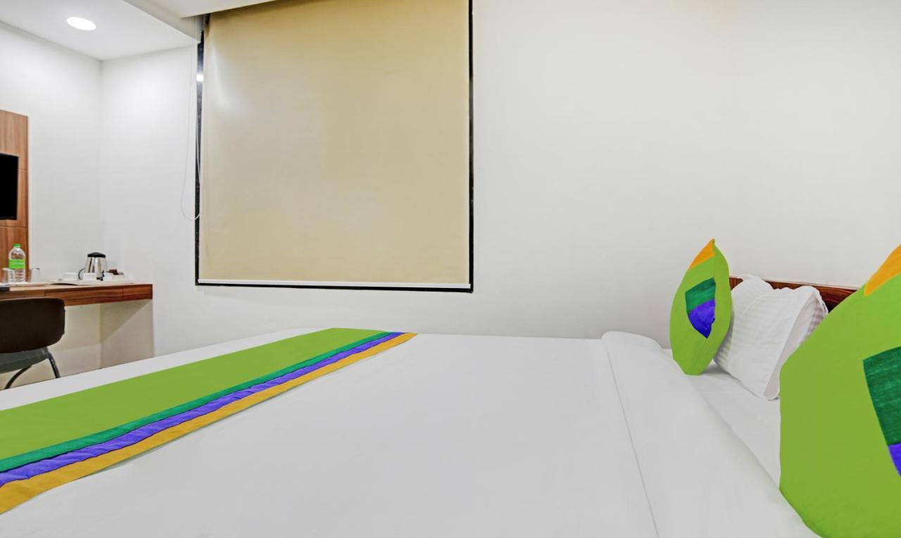 Treebo Shivaay Hotel Indaur Kültér fotó