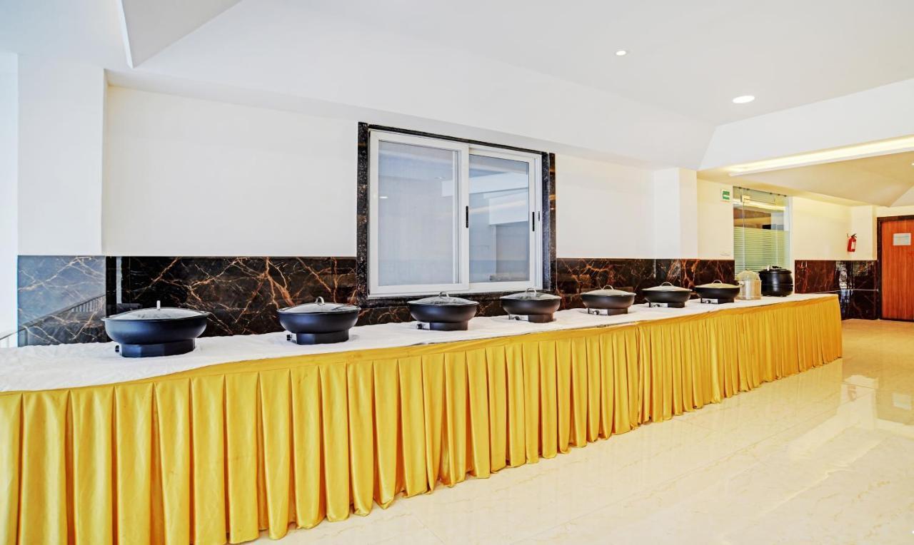 Treebo Shivaay Hotel Indaur Kültér fotó